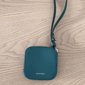 Cuyana Pebbled Leather Emerald Green Airpod Case (NWOT)